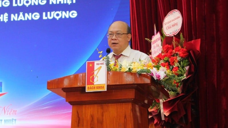 Docent Dr. Huynh Quyet Thang, direktör för Hanois universitet för vetenskap och teknik, talade vid ceremonin. (Foto: BICH LIEN)