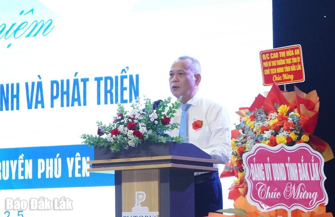 Bác sĩ CKII Nay Phi La, Giám đốc Sở Y tế tỉnh phát biểu tại buổi lễ.