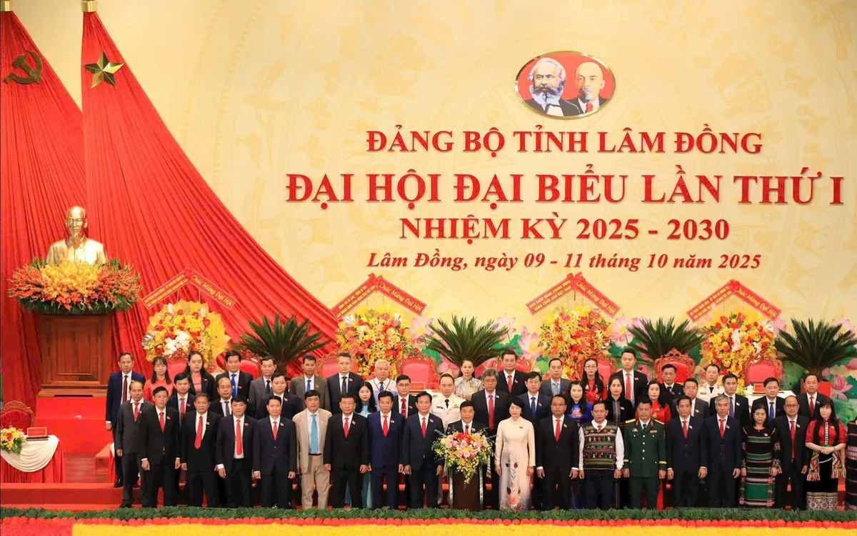 Delegații lui Lam Dong participă la cel de-al 14-lea Congres Național al Partidului. Các đại biểu Lâm Đồng dự Đại hội đại biểu toàn quốc lần thứ XIV của Đảng.