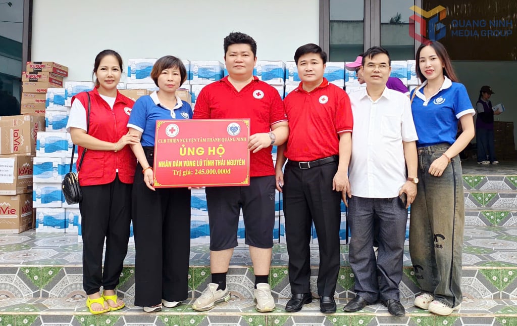 ສະໂມສອນ Tam Thanh Quang Ninh ມອບເຄື່ອງຊ່ວຍເຫຼືອຜູ້ປະສົບໄພນໍ້າຖ້ວມຢູ່ແຂວງ ໄຕງວຽນ.
