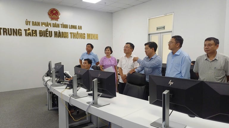 doan-cong-tac-cua-bo-khoa-hoc-va-cong-nghe-tim-hieu-ve-cac-hoat-dong-chuyen-doi-so-tai-tinh-long-an.jpg