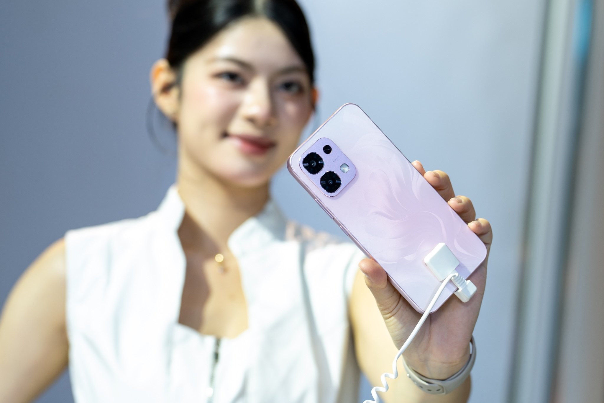 Oppo A6 Pro anh 18