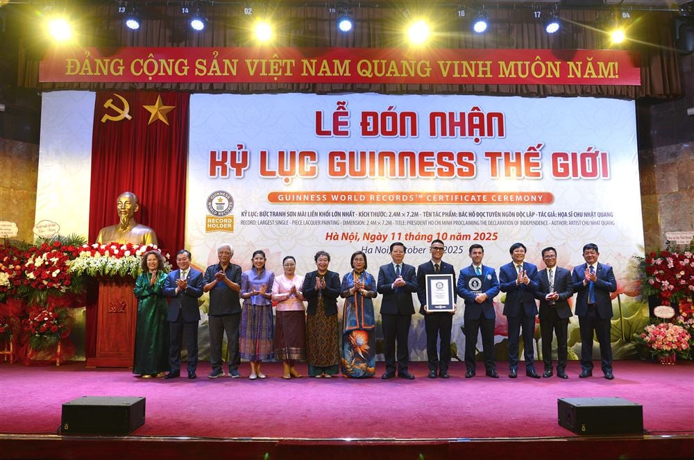 Lễ đón nhận Kỷ lục Guinness thế giới Tác phẩm Tranh sơn mài liền khối lớn nhất “Bác Hồ đọc Tuyên ngôn Độc lập” tại Bảo tàng Hồ Chí Minh