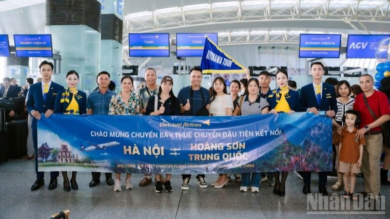A Vietravel Airlines acaba de operar com sucesso o primeiro voo fretado conectando Hanói com Huangshan (China).