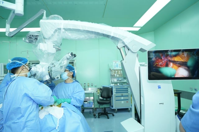 Phẫu thuật cấy thiết bị kích thích dây thần kinh phế vị đầu tiên tại Việt Nam - Ảnh 3.