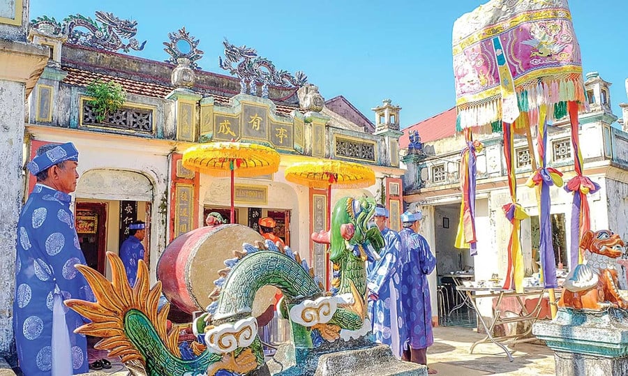Lễ tế thu tại đình làng Hữu Thành diễn ra với các nghi lễ cổ truyền.
