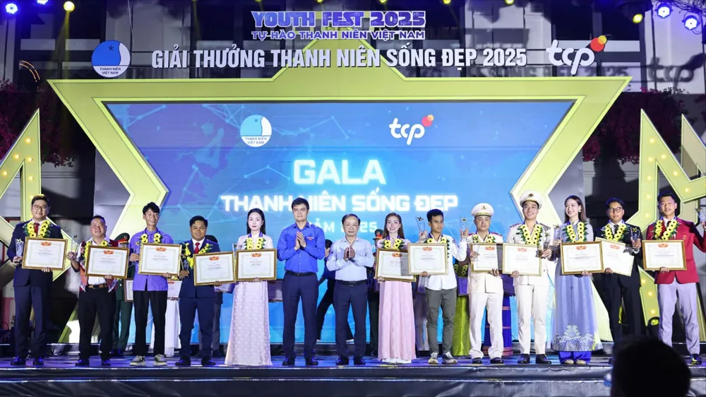 ພິທີ​ມອບ​ລາງວັນ “​ຊາວ​ໜຸ່ມ​ດຳລົງ​ຊີວິດ​ຢ່າງ​ສວຍ​ສົດ​ງົດ​ງາມ​ປີ 2025” ​ໃຫ້​ແກ່​ຊາວ​ໜຸ່ມ​ທົ່ວ​ໄປ 20 ຄົນ​ໃນ​ຕອນ​ຄ່ຳ​ວັນ​ທີ 11 ຕຸລາ​ນີ້.