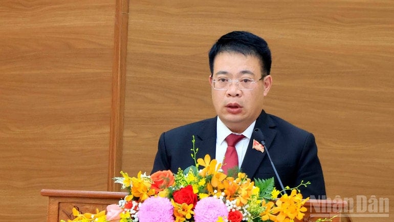 Le vice-président du Comité populaire provincial de Lam Dong, Nguyen Ngoc Phuc, a informé de la Conférence de promotion des investissements 2025. ndo_br_h-10.jpg