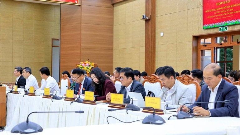 Les dirigeants des départements et des branches de la province de Lam Dong lors de la conférence de presse. ndo_br_h-2.jpg