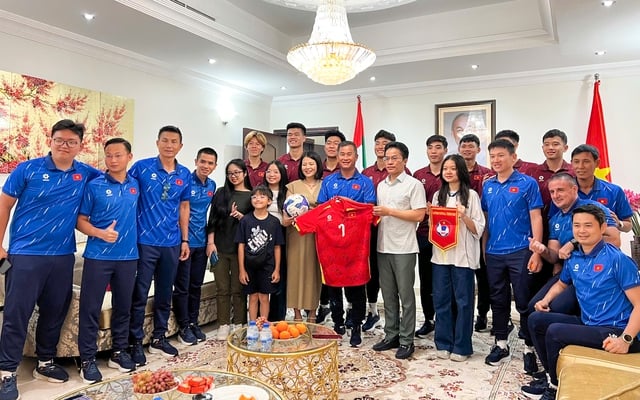ទទួលបានការទុកចិត្តពីគ្រូបង្វឹក Kim គ្រូបង្វឹកស្តីទី U.23 វៀតណាម បានធ្វើអ្វីដែលពិសេសនៅ UAE - រូបថត ១. Được thầy Kim giao phó, quyền HLV trưởng U.23 Việt Nam làm điều đặc biệt tại UAE- Ảnh 1.