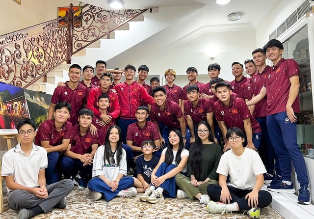 ទទួលបានការទុកចិត្តពីគ្រូបង្វឹក Kim គ្រូបង្វឹកស្តីទី U.23 វៀតណាម បានធ្វើអ្វីដែលពិសេសនៅ UAE - រូបថត ៣. Được thầy Kim giao phó, quyền HLV trưởng U.23 Việt Nam làm điều đặc biệt tại UAE- Ảnh 3.