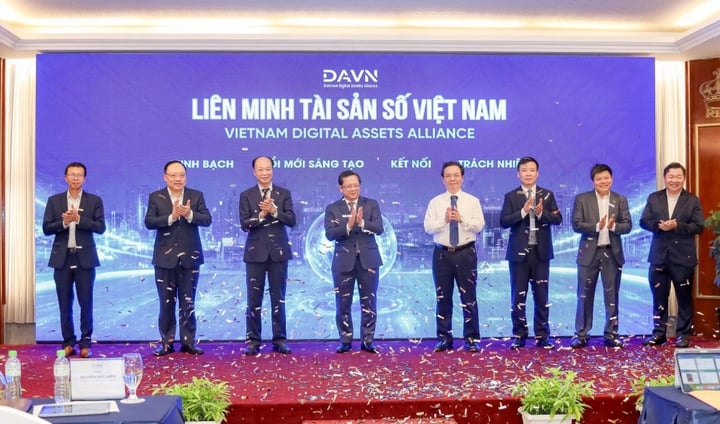 デジタル時代の知的財産:法律で暗号資産を管理する - 写真 1。 Sở hữu trí tuệ thời số hóa: Làm chủ tài sản mã hóa bằng pháp luật- Ảnh 1.