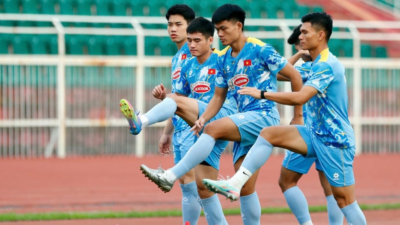 Jogadores da seleção vietnamita treinam bastante. (Foto: VFF)