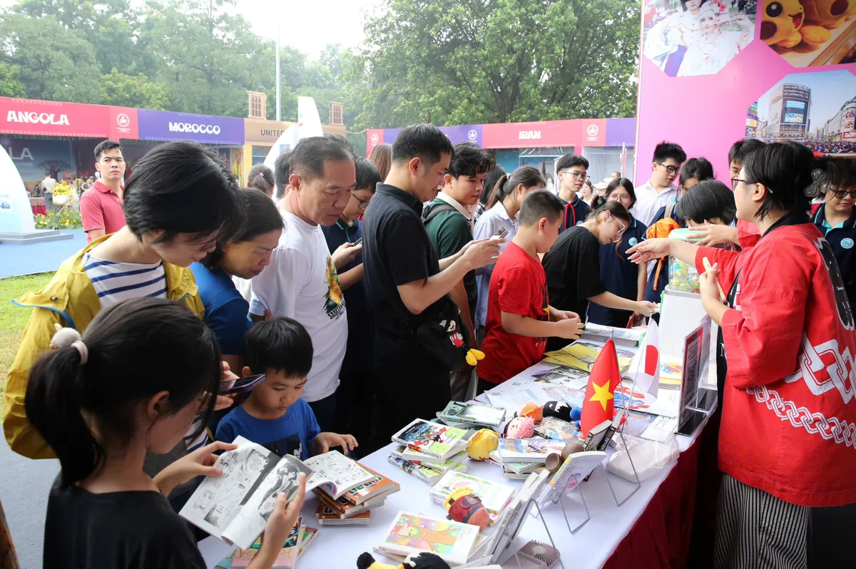 Zehntausende Touristen kommen zum Weltkulturfestival nach Hanoi – Foto 4.