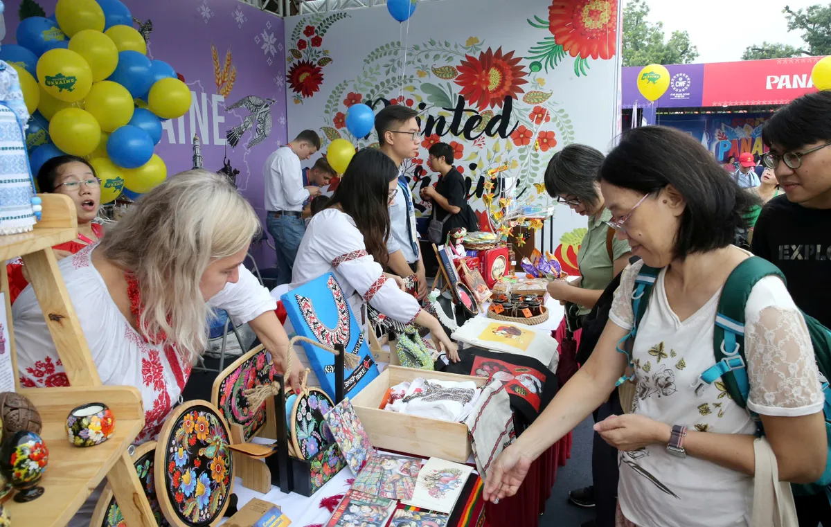 Zehntausende Touristen kommen zum Weltkulturfestival nach Hanoi – Foto 5.