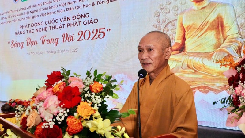 De zeer eerwaarde Thich Thanh Dien sprak namens de Centrale Uitvoerende Raad van de Vietnamese Boeddhistische Sangha tijdens de ceremonie.