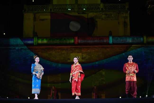 “รอยเท้ามรดก”: เชิดชูความหลากหลายทางวัฒนธรรม เชื่อมโยงหัวใจและความเห็นอกเห็นใจไร้พรมแดน - ภาพที่ 6