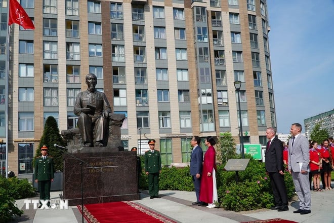 3007-khanh-thanh-quang-truong-ho-chi-minh-saint-petersburg.jpg