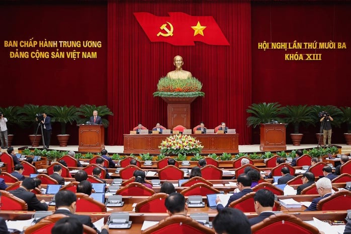 nhan-su.jpg