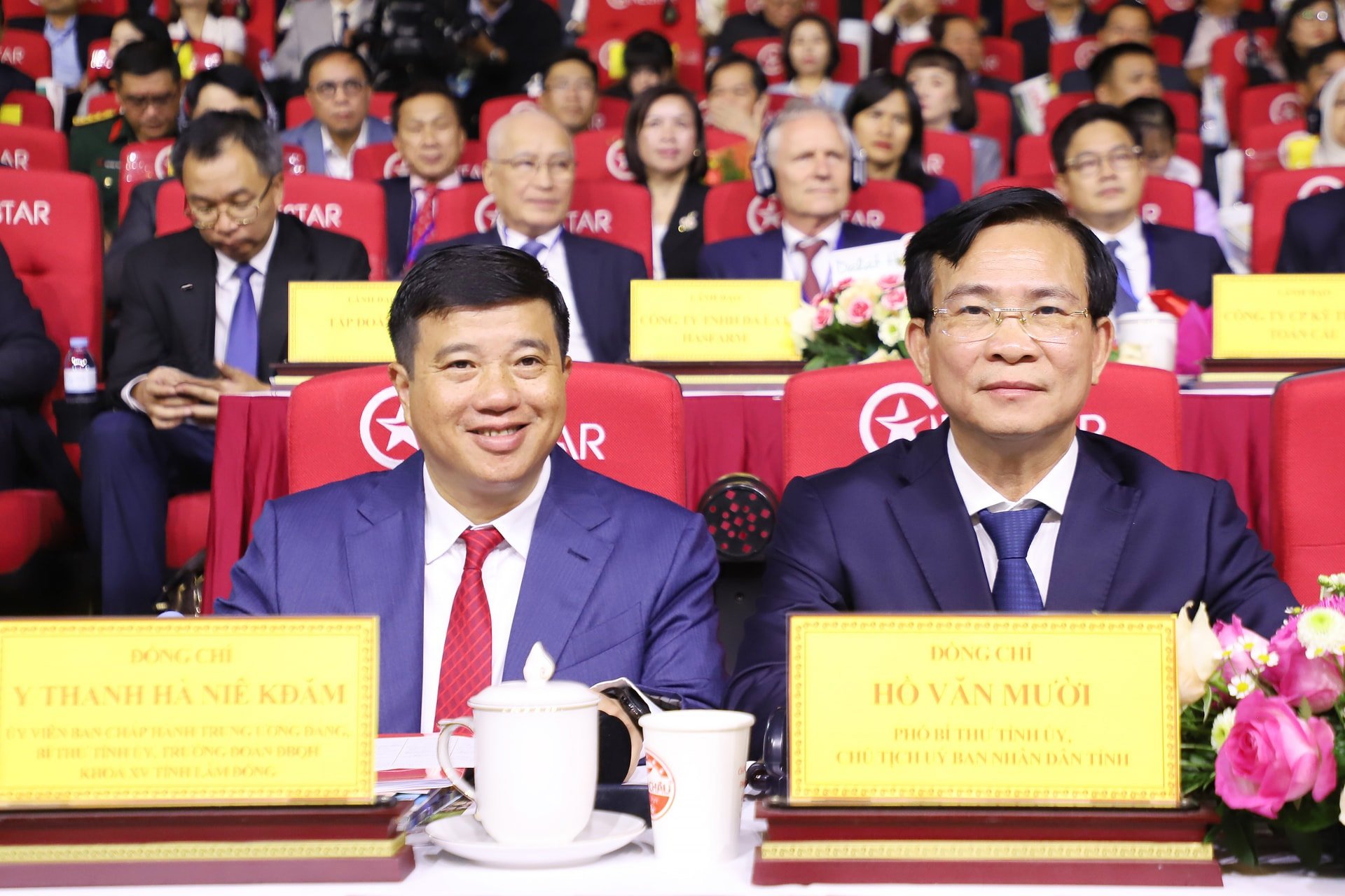 Y Thanh Ha Nie Kdam, Ahli Jawatankuasa Pusat Parti, Setiausaha Jawatankuasa Parti Wilayah, Ketua Delegasi Dewan Negara Wilayah; Ho Van Muoi, Timbalan Setiausaha Jawatankuasa Parti Wilayah, Pengerusi Jawatankuasa Rakyat Wilayah