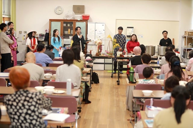 Lễ hội ẩm thực Việt Nam: Người Việt nấu phở đãi người Nhật tại Osaka - Ảnh 2.
