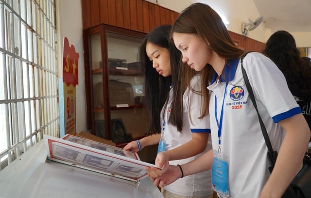 Kiều bào trẻ  hạnh phúc khi về   thăm quê hương - Ảnh 6.