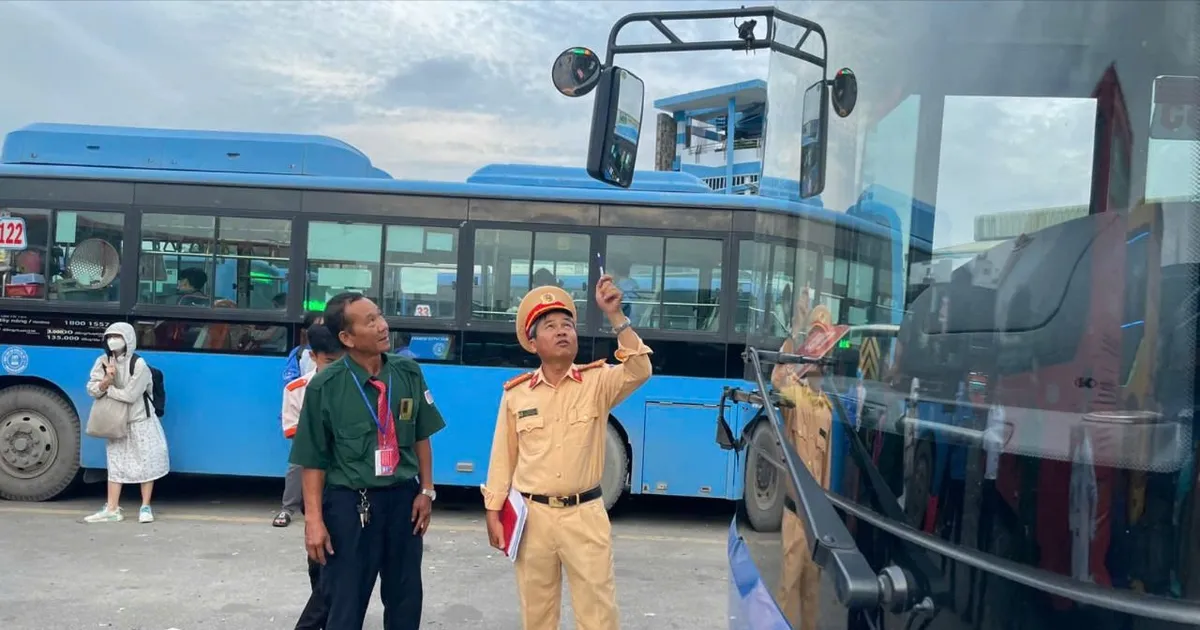Hàng trăm xe buýt lắp gương cầu lồi quan sát “điểm mù”