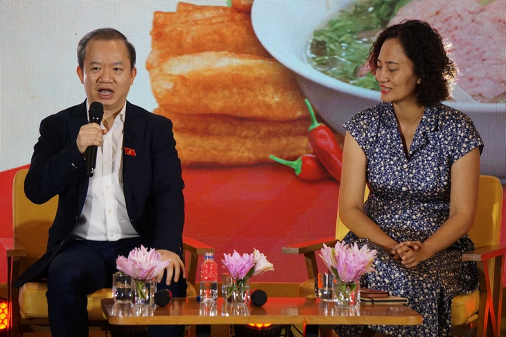 Ăn phở không chỉ là thưởng thức món ăn, mà là tận hưởng một lối sống - Ảnh 1.