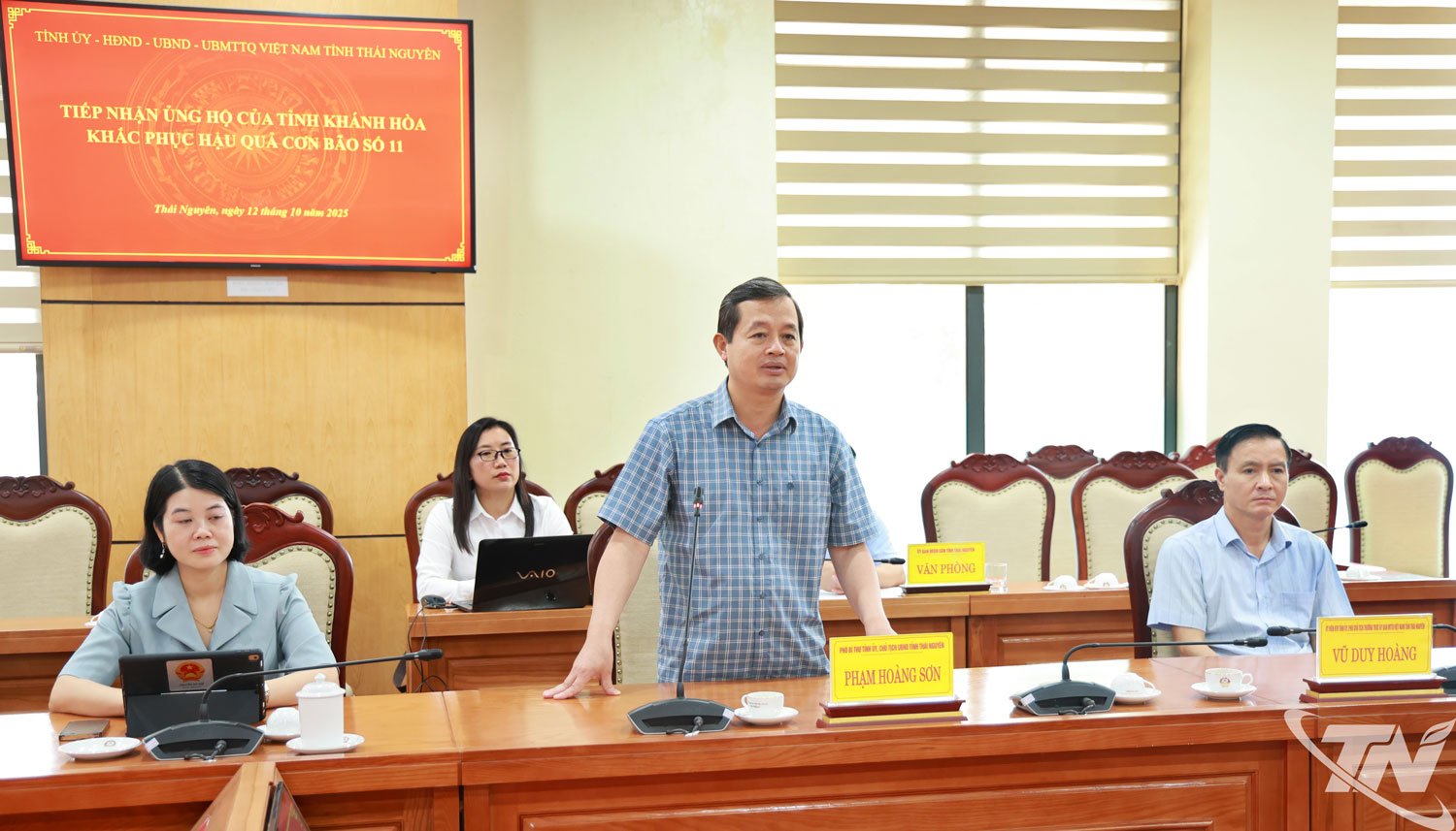 សមមិត្ត Pham Hoang Son អនុលេខាគណៈកម្មាធិការបក្សខេត្ត ប្រធានគណៈកម្មាធិការប្រជាជនខេត្ត Thai Nguyen បានសំដែងនូវការគោរពដឹងគុណចំពោះក្តីស្រលាញ់ដ៏ជ្រាលជ្រៅដែលគណៈកម្មាធិការបក្ស រដ្ឋាភិបាល និងប្រជាជនខេត្ត Khanh Hoa មានចំពោះខេត្ត Thai Nguyen។