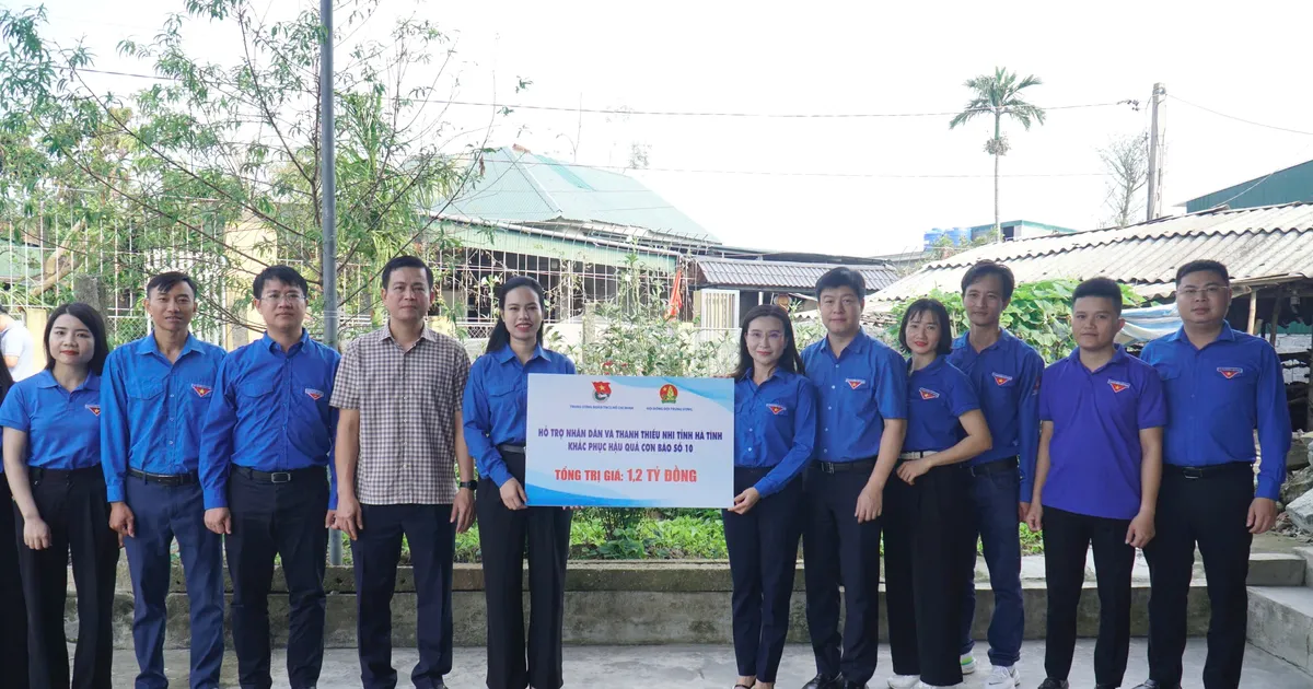 Trung ương Đoàn thăm, hỗ trợ 1,2 tỷ đồng đến bà con vùng bão lũ ở Hà Tĩnh