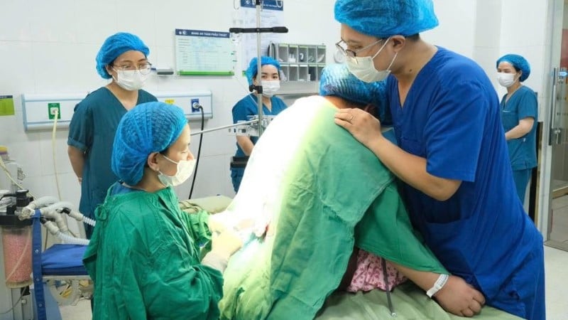 Eine Epiduralanästhesie ist schwierig.