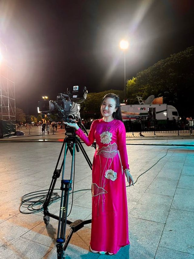 Nhan sắc BTV Hoài Anh 'thăng hạng' trong mắt khán giả nhờ cách mix đồ đúng tính cách - Ảnh 5.