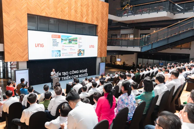 Đại biểu TP Hồ Chí Minh tham quan nhiều mô hình tiêu biểu trước thềm Đại hội Đảng - Ảnh 2.