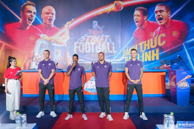 4 huyền thoại Manchester United đến Việt Nam giao lưu cùng người hâm mộ bóng đá - Ảnh 2.