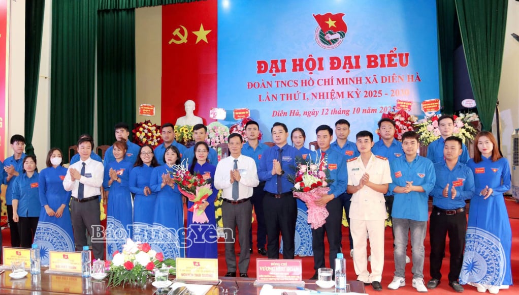 គណៈកម្មាធិការប្រតិបត្តិនៃសម្ព័ន្ធយុវជនកុម្មុយនិស្តហូជីមិញនៃឃុំ Dien Ha អាណត្តិទី១ ឆ្នាំ ២០២៥ - ២០៣០ ត្រូវបានណែនាំនៅមហាសន្និបាត។