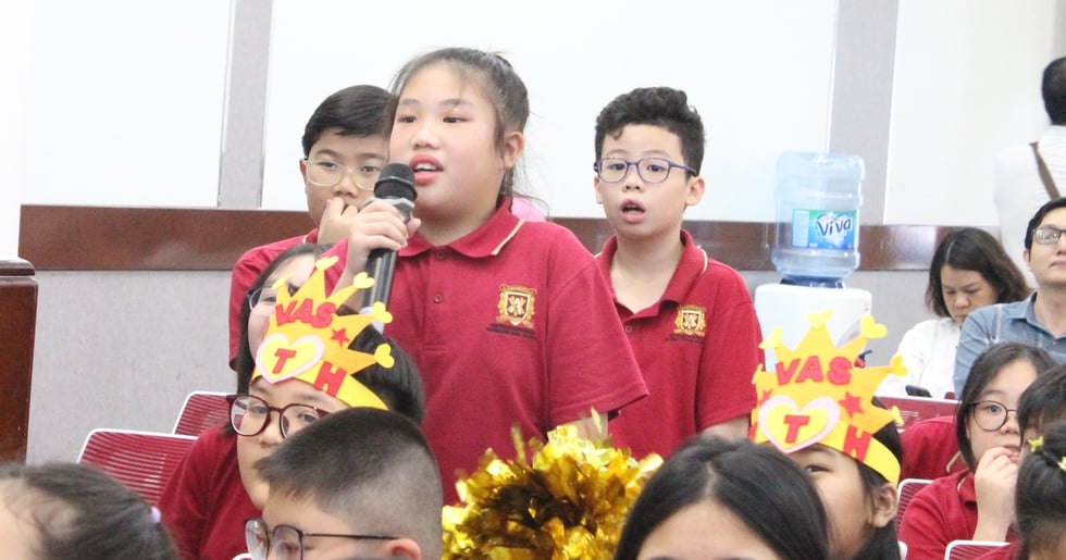 'Con hỏi AI 20 câu, máy đều trả lời, hỏi mẹ câu thứ 3 mẹ đã la'- Ảnh 3.