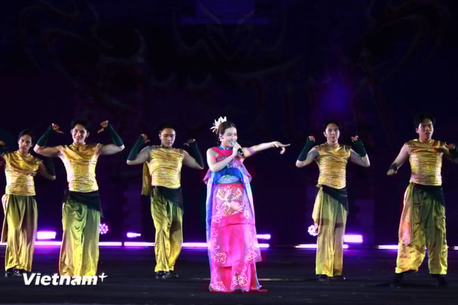 Hoàng Thùy Linh với ca khúc "See tình" trở thành trào lưu nhảy trên mạng xã hội tại nhiều quốc gia. (Ảnh: Minh Anh/Vietnam+)