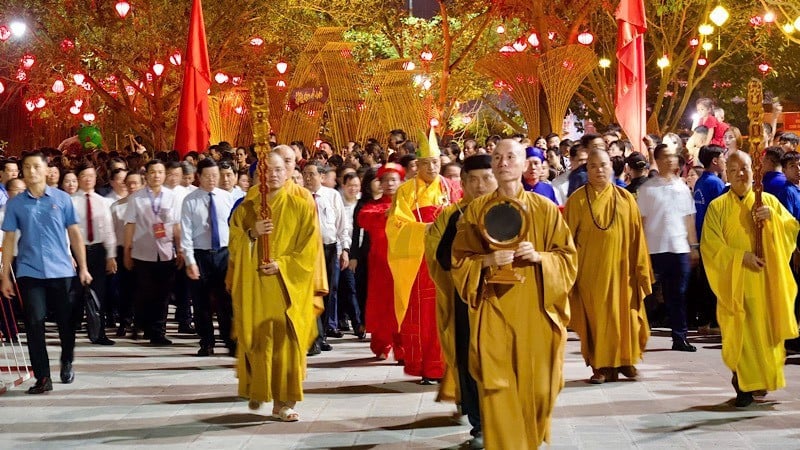 Scene of the 725th anniversary memorial service of National Hero Hung Dao Dai Vuong Tran Quoc Tuan.