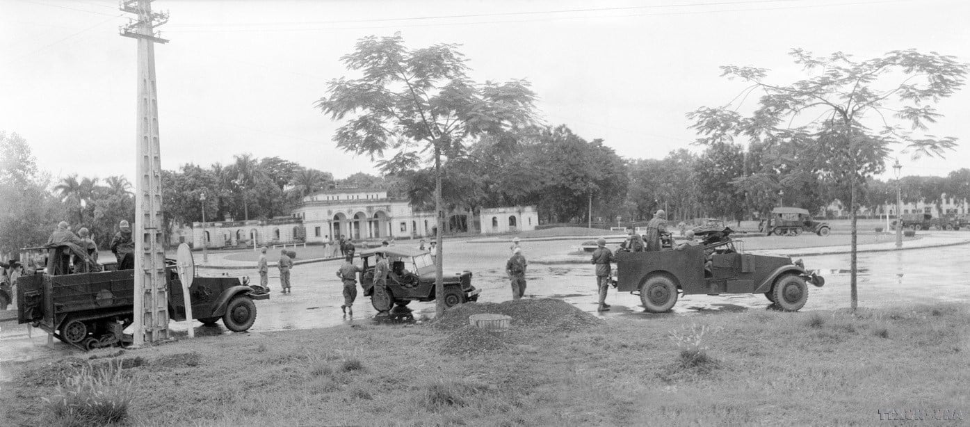 vna-potal-71-nam-giai-phong-thu-do-10101954-10102025-moc-son-ruc-ro-cua-nhan-dan-thu-do-8320137.jpg