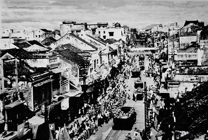 vna-potal-71-nam-giai-phong-thu-do-10101954-10102025-moc-son-ruc-ro-cua-nhan-dan-thu-do-153319740-8320155.jpg