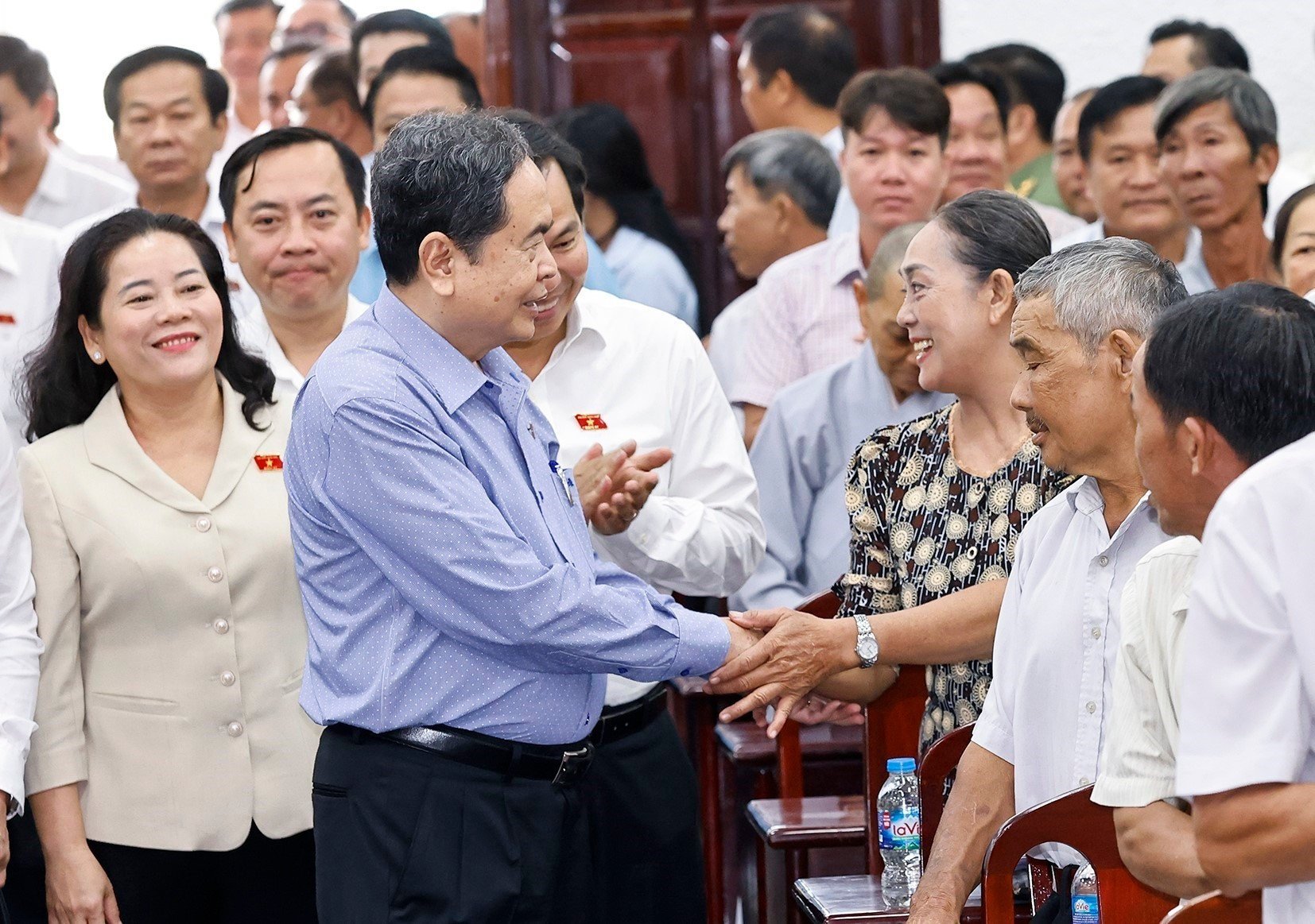 vna-potal-chu-tich-quoc-hoi-tran-thanh-man-tiep-xuc-cu-tri-tai-thanh-pho-can-tho-8329293.jpg
