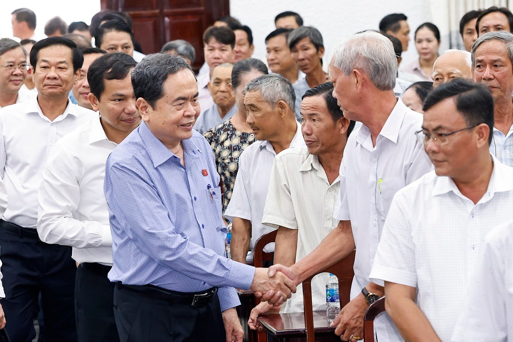 vna-potal-chu-tich-quoc-hoi-tran-thanh-man-tiep-xuc-cu-tri-tai-thanh-pho-can-tho-8329299.jpg