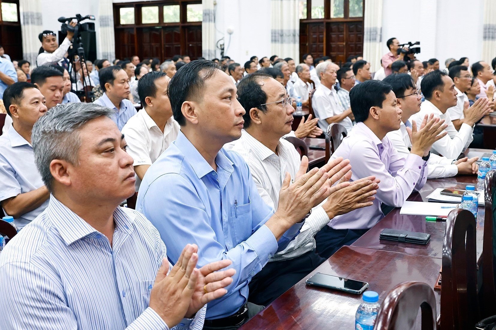 vna-potal-chu-tich-quoc-hoi-tran-thanh-man-tiep-xuc-cu-tri-tai-thanh-pho-can-tho-8329313.jpg