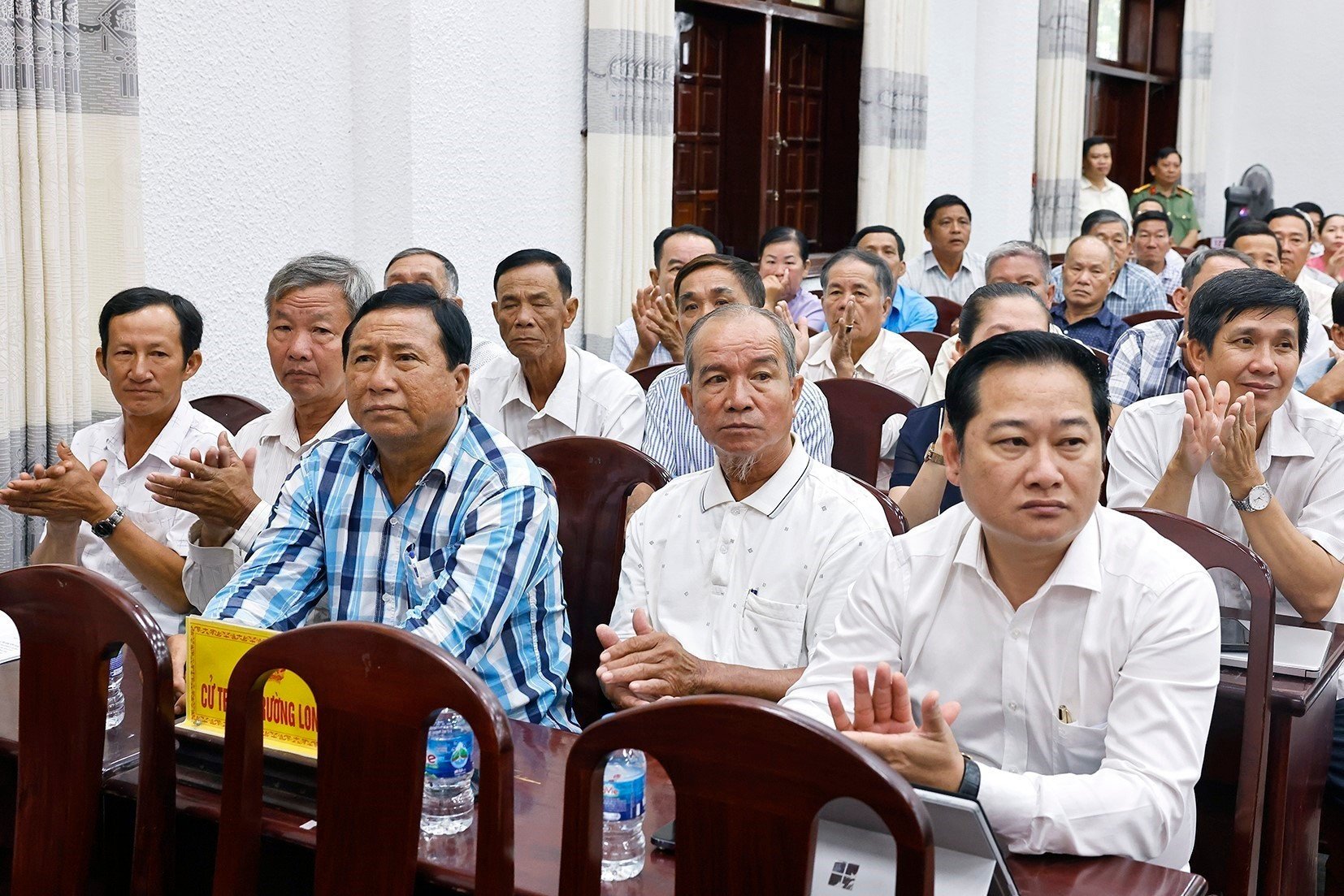 vna-potal-chu-tich-quoc-hoi-tran-thanh-man-tiep-xuc-cu-tri-tai-thanh-pho-can-tho-8329319.jpg