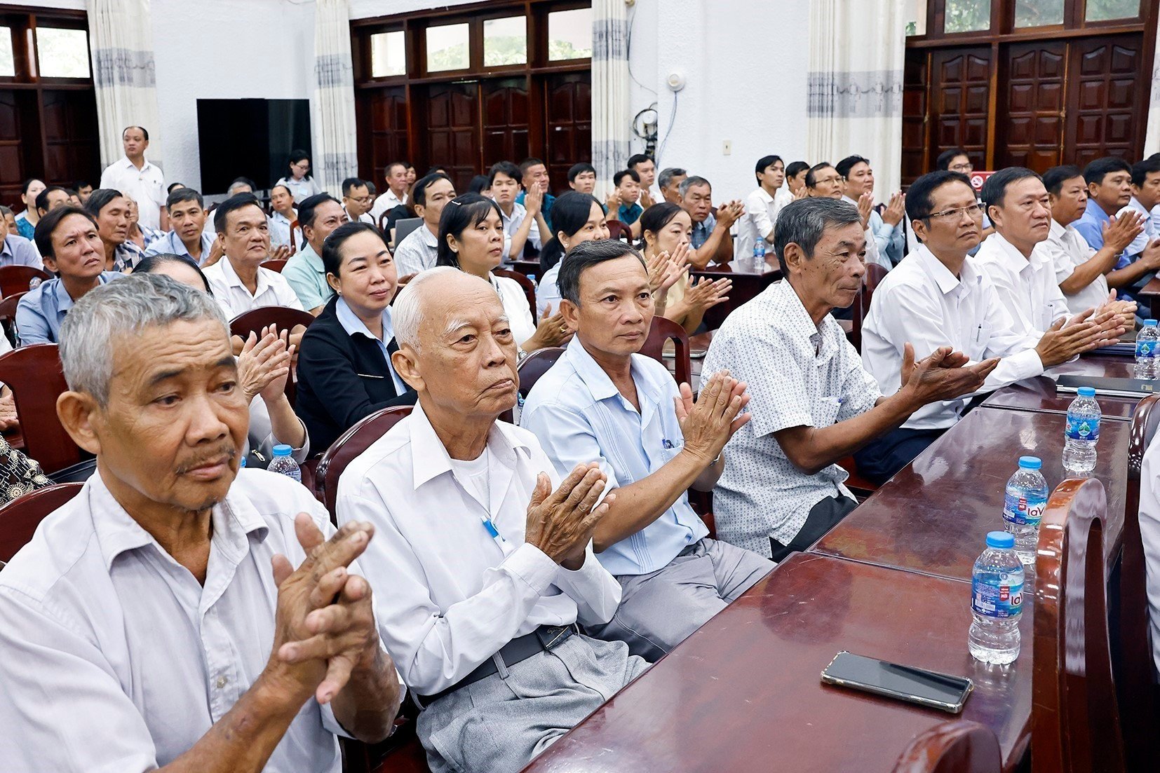 vna-potal-chu-tich-quoc-hoi-tran-thanh-man-tiep-xuc-cu-tri-tai-thanh-pho-can-tho-8329333.jpg