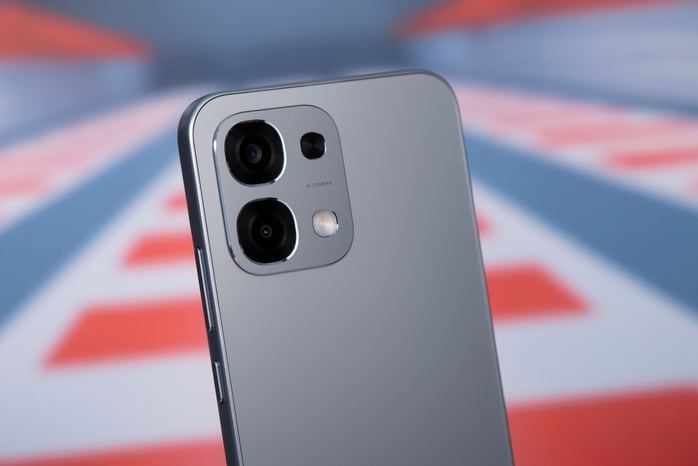 Smartphone giá rẻ, pin dùng cả ngày - Ảnh 1.