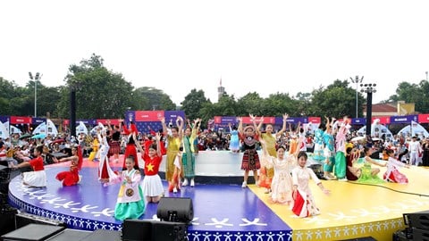 Cultural bridge for peace and human solidarity