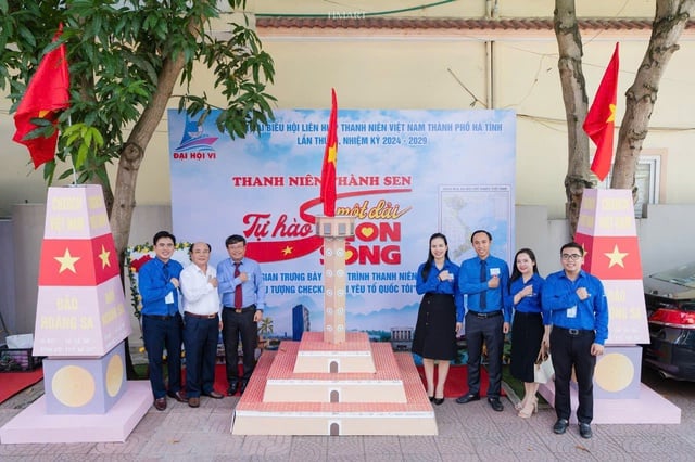 Transformando chatarra en puntos de registro para difundir el amor por la patria - Foto 3. Biến phế liệu thành điểm check in lan tỏa tình yêu quê hương đất nước- Ảnh 3.