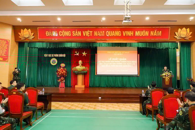 xuat-quan-ho-tro-nguoi-dan-sau-lu-5.jpg