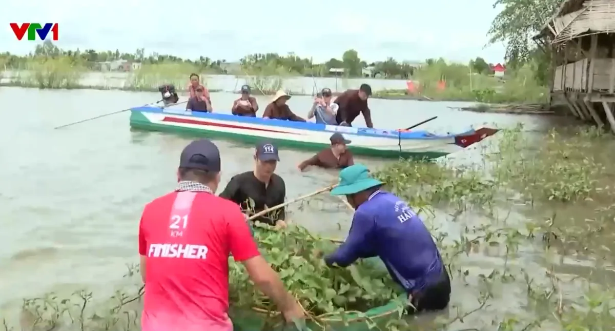Nông dân miền Tây làm du lịch mùa nước nổi- Ảnh 1.